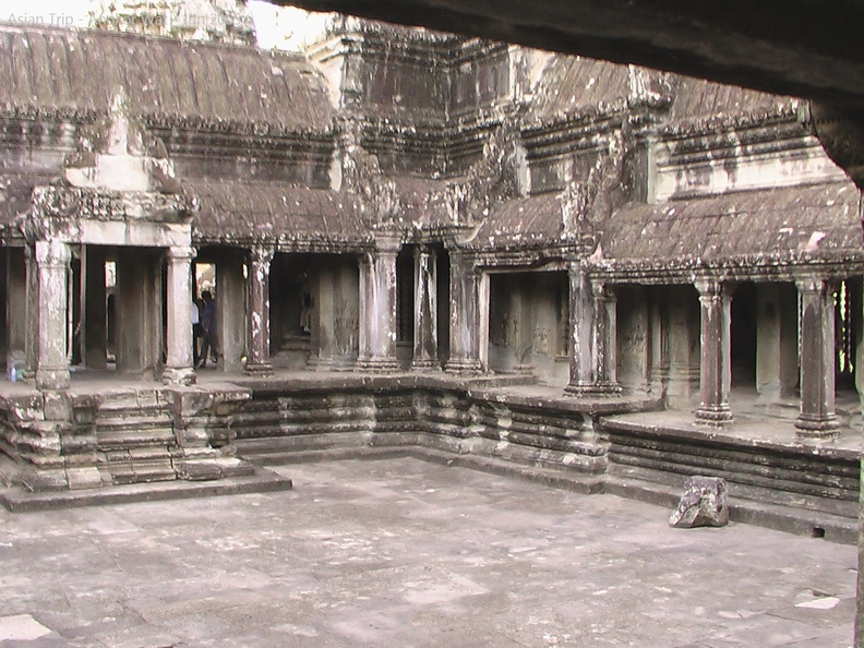 050530_Angkor_Wat_355.jpg