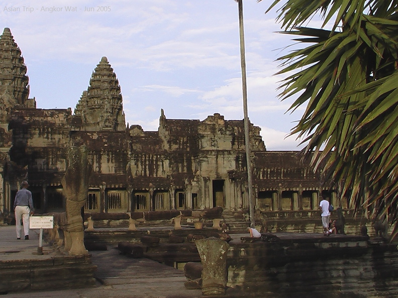 050530_Angkor_Wat_402.jpg