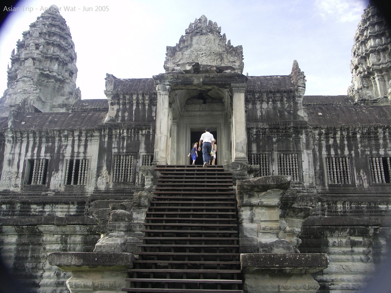 050530_Angkor_Wat_408.jpg