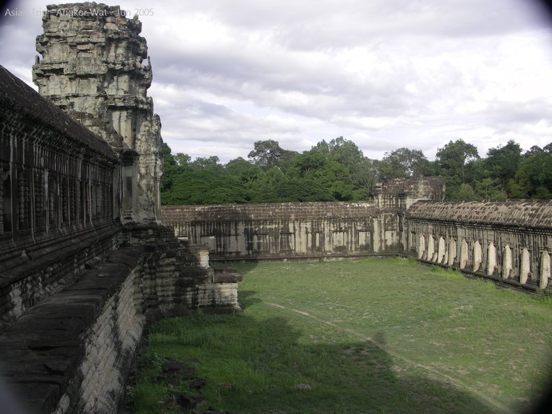 050530_Angkor_Wat_412.jpg